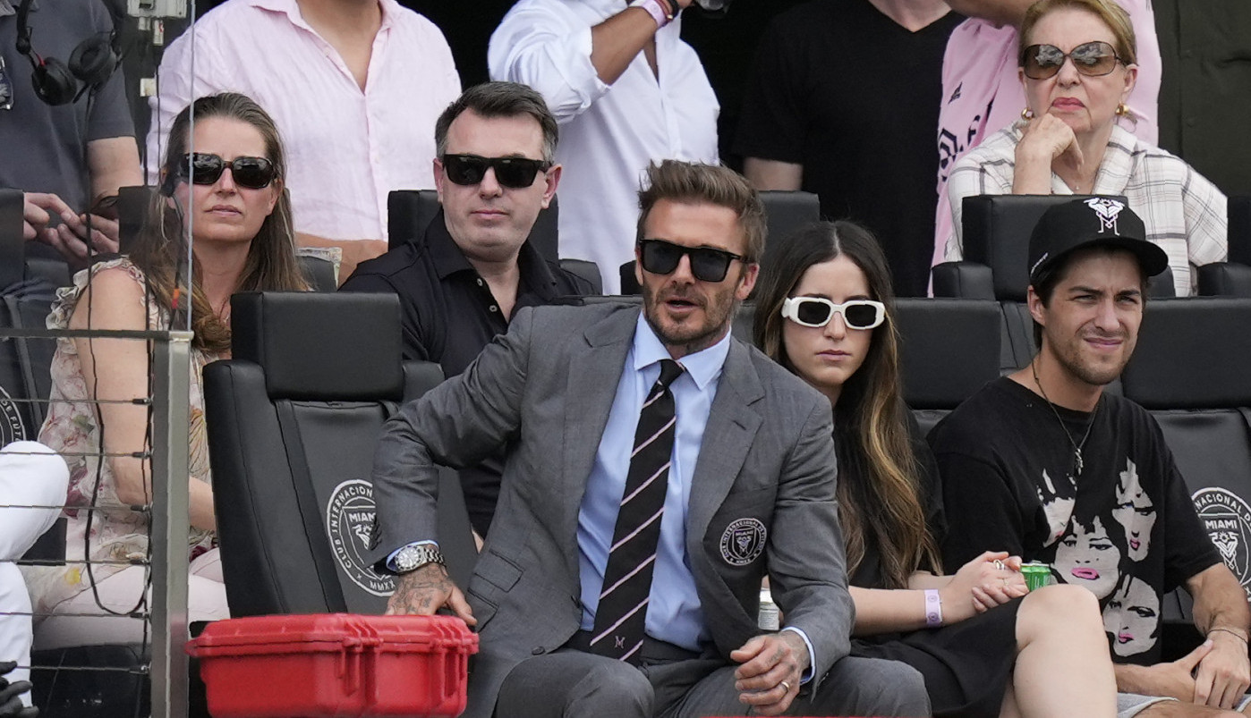 Da li biste ikada pretpostavili da je ovo SESTRA DEJVIDA BEKAMA? Život čuvenog fudbalera ne prestaje da intrigira svet!