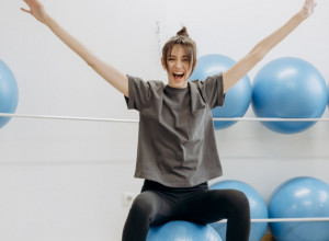 OBLIKUJTE TELO BEZ UMARANJA I DIJETE: Uz ove pilates vežbe osnažuje se ceo organizam i eliminiše stres (FOTO)