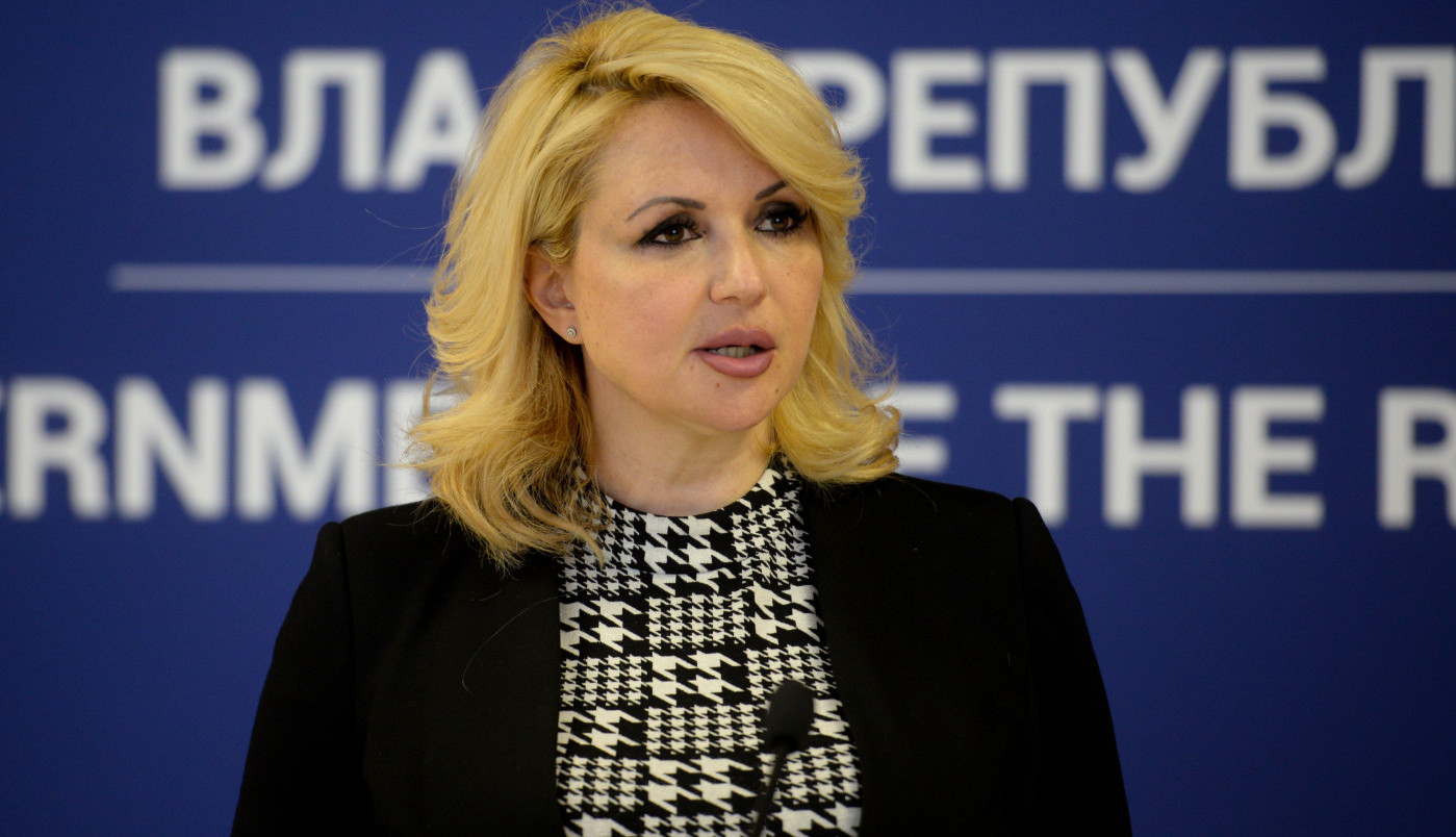 MINISTARKA DARIJA KISIĆ raspametila stajlingom sve prisutne! Održala je lekciju iz mode, boja njene haljine je tek iznenađenje! (FOTO)