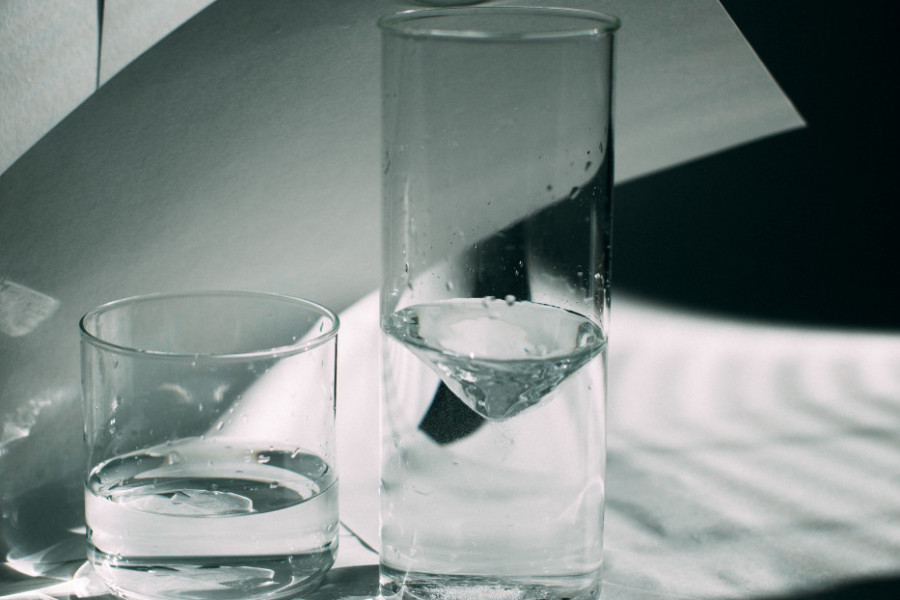 NIKADA NE PIJTE VODU IZ ČAŠA U HOTELSKOJ SOBI! Bivša turistička radnica otkrila je podatak koji sve ozbiljno zabrinjava