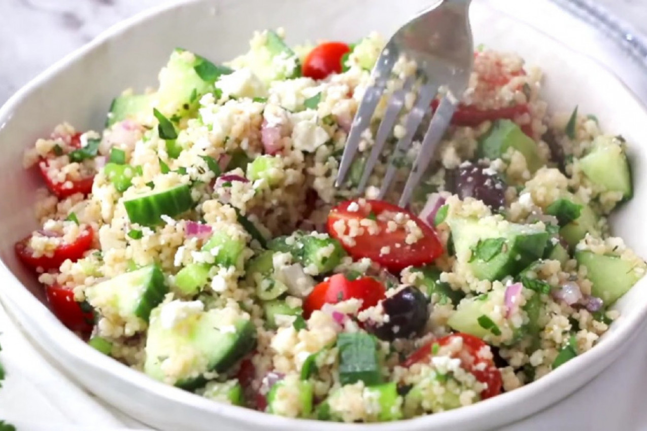 Recept za GRČKU KUS-KUS SALATU: Jednostavan i lak obrok koji će vas ODUŠEVITI!