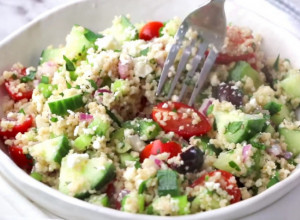 Recept za GRČKU KUS-KUS SALATU: Jednostavan i lak obrok koji će vas ODUŠEVITI!