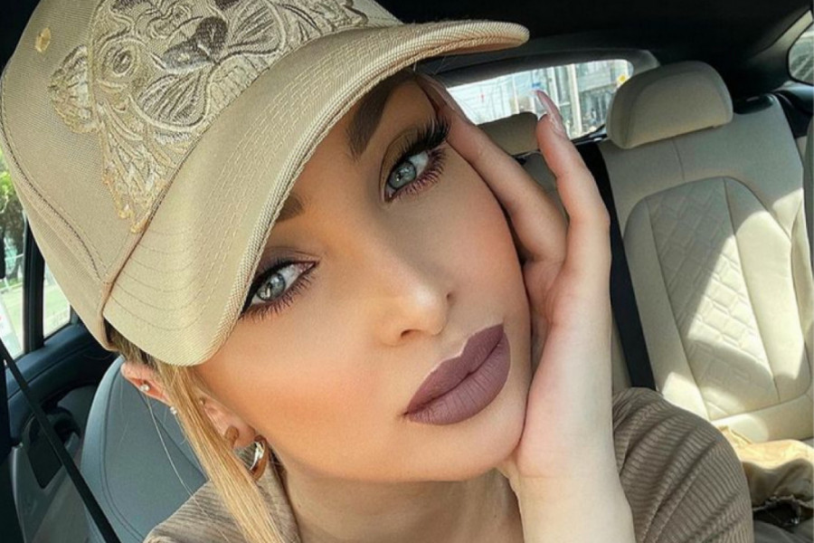 Maja Berović U VELIKOM STILU: "Umetnica mora biti plava" (FOTO)