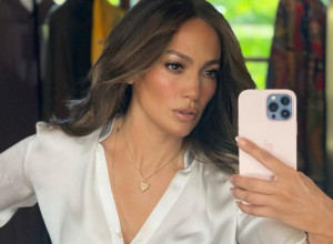 PAPARACI OTKRILI KAKO STOMAK DŽENIFER LOPEZ STVARNO IZGLEDA! Fanovi u transu, sada je sve jasno!