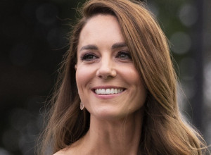 KEJT IZNENADILA, ovako nešto se retko viđa! Znalo se da poseduje skupocen nakit, ali ovim komadom je sve oborila s nogu!