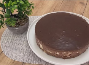 Recept za ČAROBNU ČOKO-BANANA-KEKS TORTU: Hrskava, mekana i sočna u isto vreme!