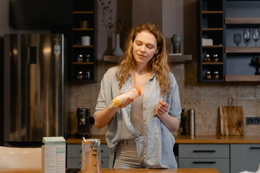 Majka je podigla poklopac detetove flašice iz vrtića i ZGROZILA SE! Ovo ne želite da vidite, roditelji, oprez!