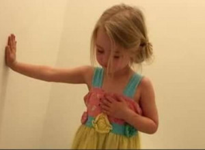 DEVOJČICA STALA NA WC ŠOLJU: Mama se rasplakala kada je saznala zašto