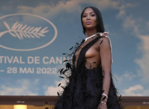 OVO JE TAJNA MLADOLIKOG IZGLEDA NAOMI KEMBEL: Zvezda modnih pisti otkrila šta radi svakog dana, nećete verovati! (VIDEO)