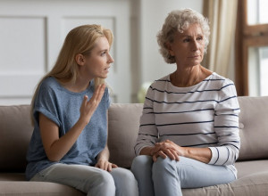 Izbacila sam SVEKRVU jer mi je spremala kuću i okačila na zid fotku sa venčanja mog supruga i njegove BIVŠE ŽENE. Najgore od svega je reakcija muža