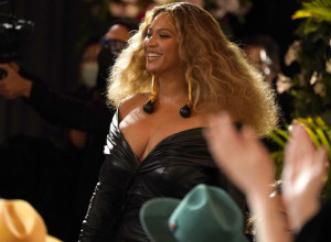 BIJONSE IMA KLONA: Evo kako izgleda!