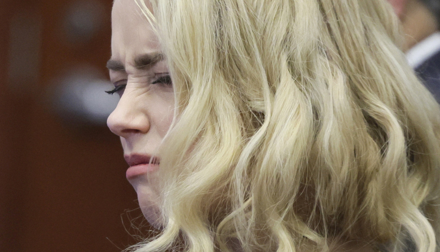 Amber varala Depa sa ženama: LJUBILA SE U LIFTU sa Karom Delevinj dok je bila u braku. Sada kupuje po jeftinim buticima (FOTO)