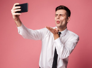 ŠOK U 8. MESECU TRUDNOĆE: Moj muž je slao vrele fotke drugoj ženi!