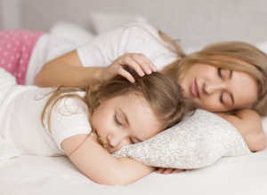 MAJKA ŠOKIRALA JAVNOST razlogom zbog kojeg dopušta detetu da spava sa njom! IZNENADIĆETE SE