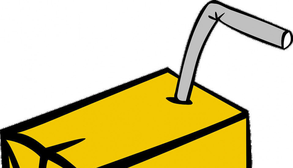 Većina nas NE ZNA pravilno da koristi slamčice i tetrapak. Evo kako se to zapravo radi!