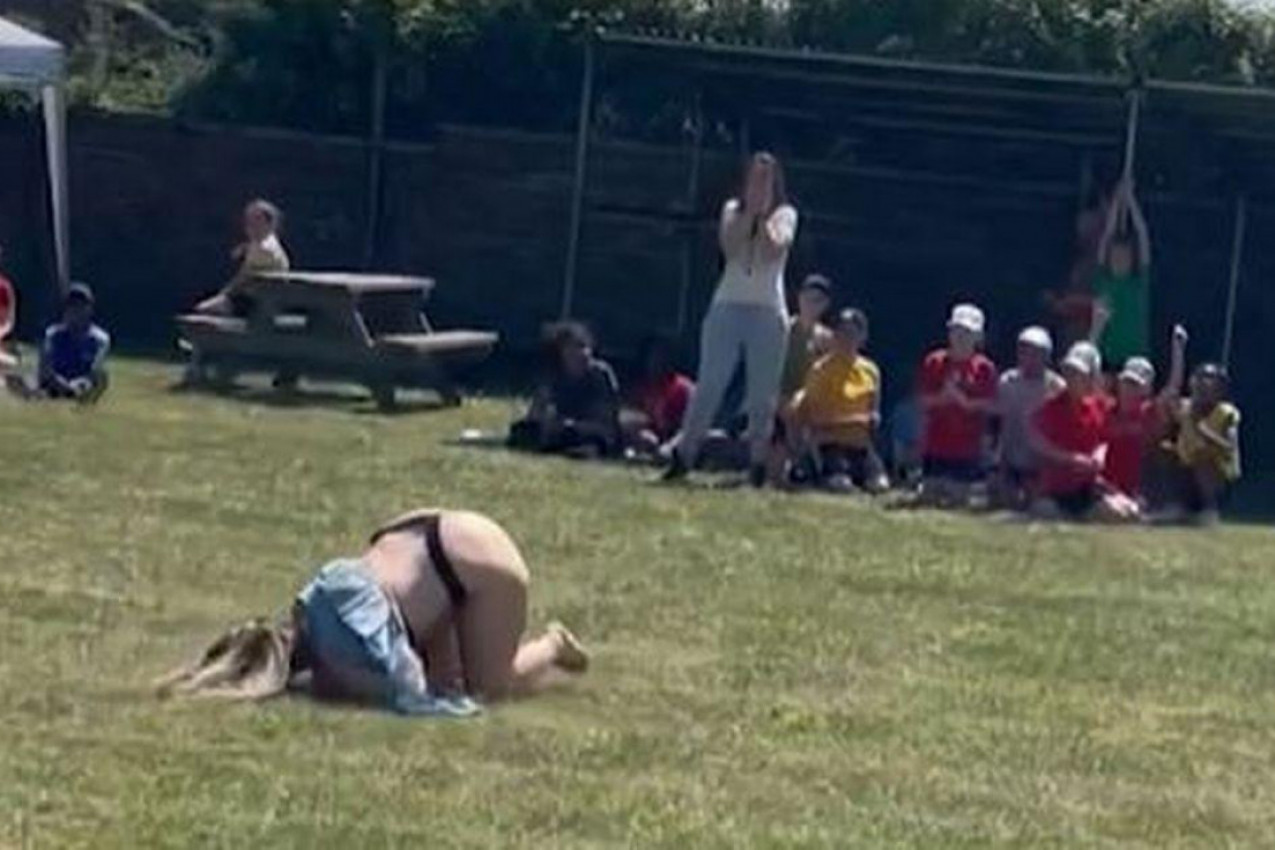 Najveća NOĆNA MORA svakog deteta: Blam ove majke pamtiće svi, pred celom školom je pala, ali to nije NAJGORE (VIDEO)