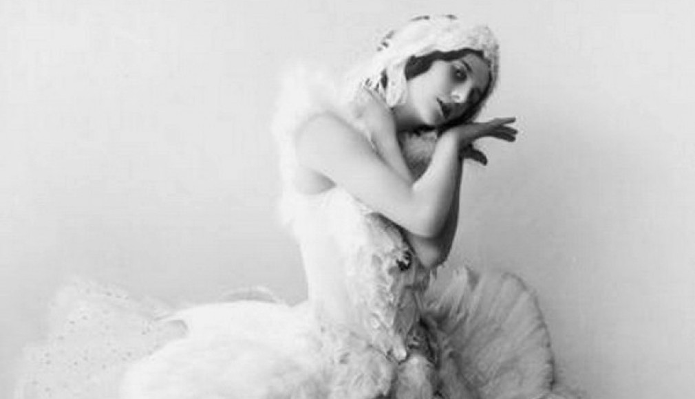 SPALJENA JE U KOSTIMU UMIRUĆEG LABUDA: Ani je otac napravio PAKAO od života, dobio ju je sa SLUŽAVKOM, a njen život je kao FILM