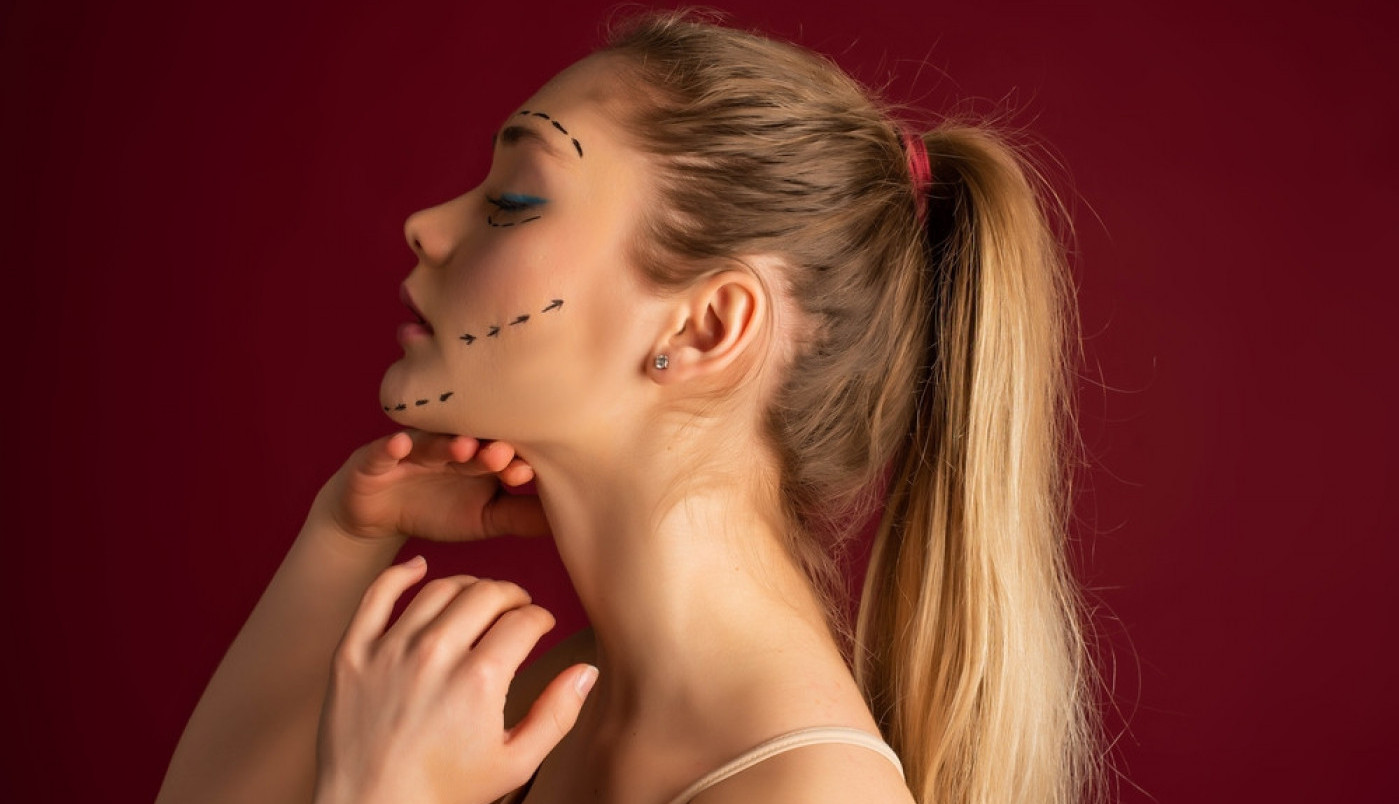 EVO ZAŠTO POZNATE DAME OPERIŠU BRADU! Estetski hirurg SVE je otkrio, tajna je u jednoj liniji!