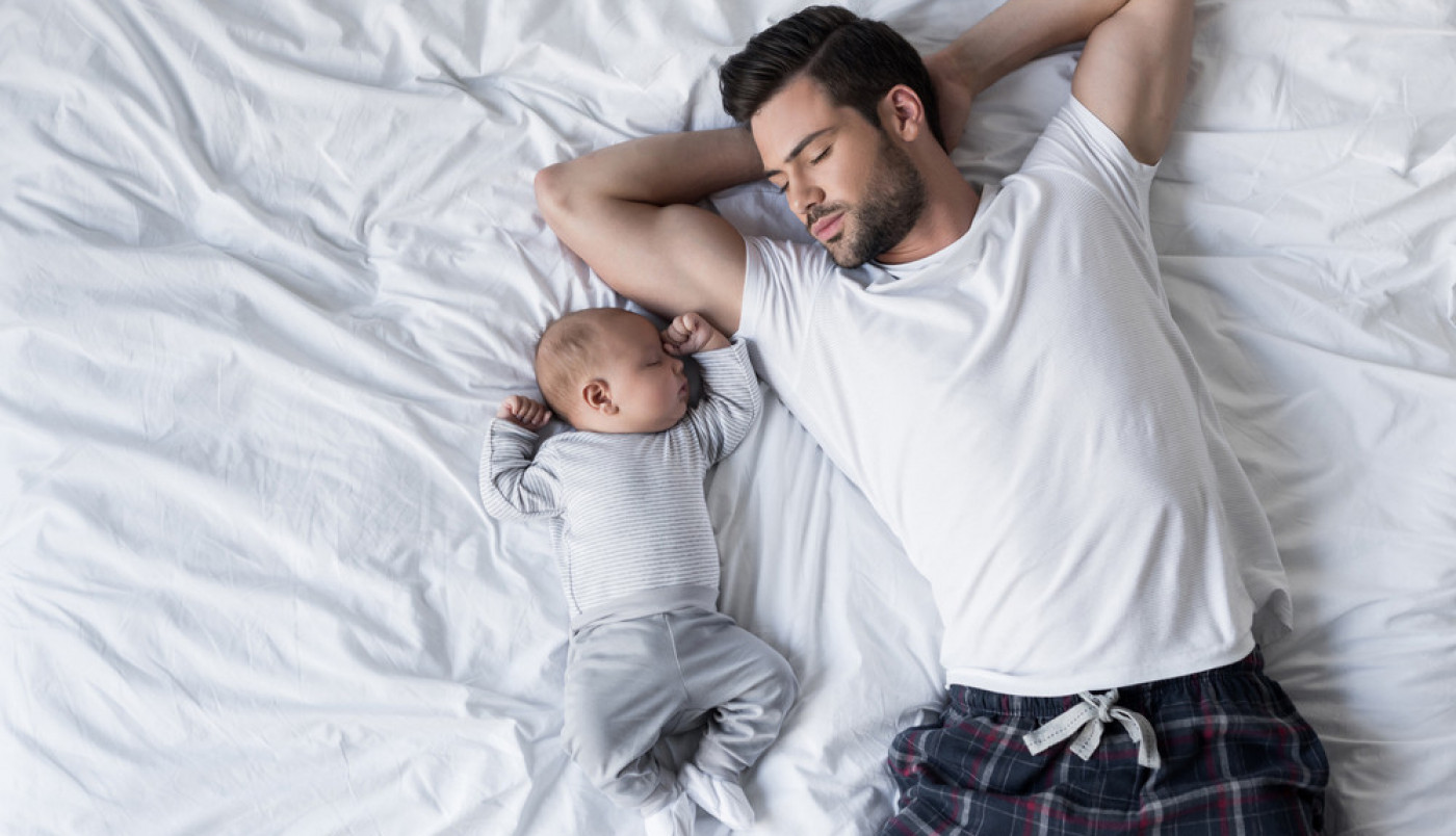 Majka je izašla, a on je ostao sam sa bebom koja je neprestano vrištala! TATA JE UČINIO URNEBESNU STVAR, korisnici interneta u transu!