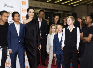 Evo šta deca Anđeline Džoli jedu za DORUČAK! Ima nogice i dlačice, nije za svačiji želudac! (VIDEO)