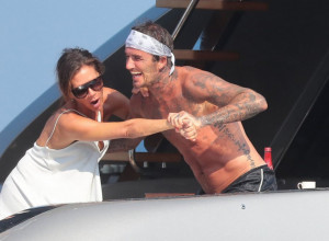 ŠOK U KUĆI VIKTORIJE I DEJVIDA BEKAMA! Spajsica voli kada je LEPLJIVO, ljudi zgroženi!