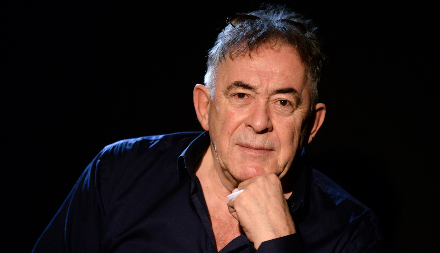 MIMA KARADŽIĆ SA 45 GODINA MLAĐOM?! Glumac na društvenim mrežama objavio fotografiju i izazvao HAOS, šta vi kažete za ovu MLADU LEPOTICU?