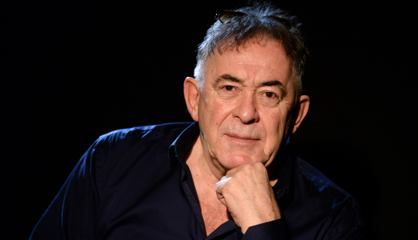 MIMA KARADŽIĆ SA 45 GODINA MLAĐOM?! Glumac na društvenim mrežama objavio fotografiju i izazvao HAOS, šta vi kažete za ovu MLADU LEPOTICU?