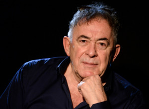 MIMA KARADŽIĆ SA 45 GODINA MLAĐOM?! Glumac na društvenim mrežama objavio fotografiju i izazvao HAOS, šta vi kažete za ovu MLADU LEPOTICU?