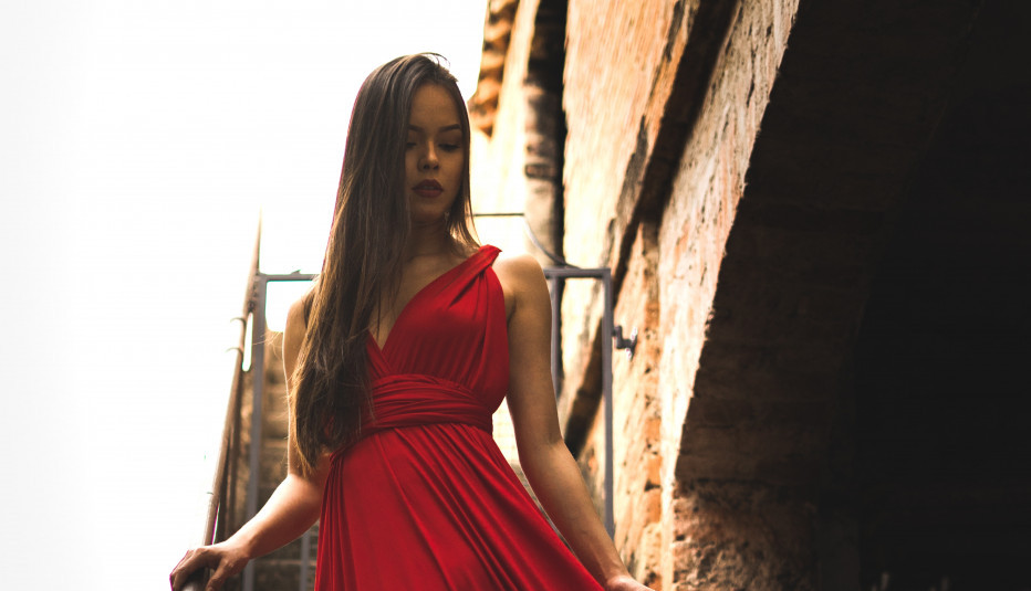 NIJE SVEJEDNO DA LI NOSITE CRNU ILI ROZU BOJU ODEĆE: Stručnjaci otkrivaju neverovatne stvari koje one govore o vama (FOTO)