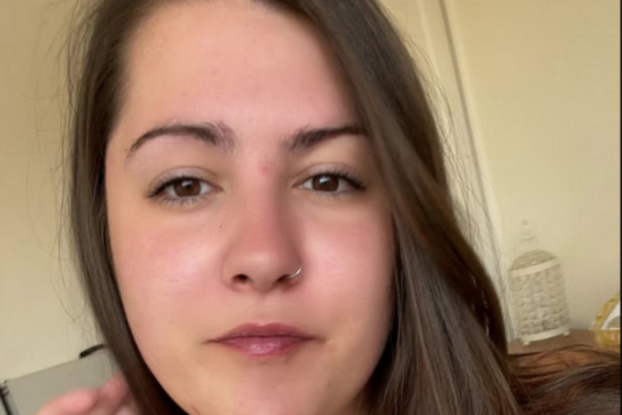 Ljudi ne prestaju da me gledaju u grudi gde god se pojavim! Da li ste vi IKADA VIDELI ovako nešto?