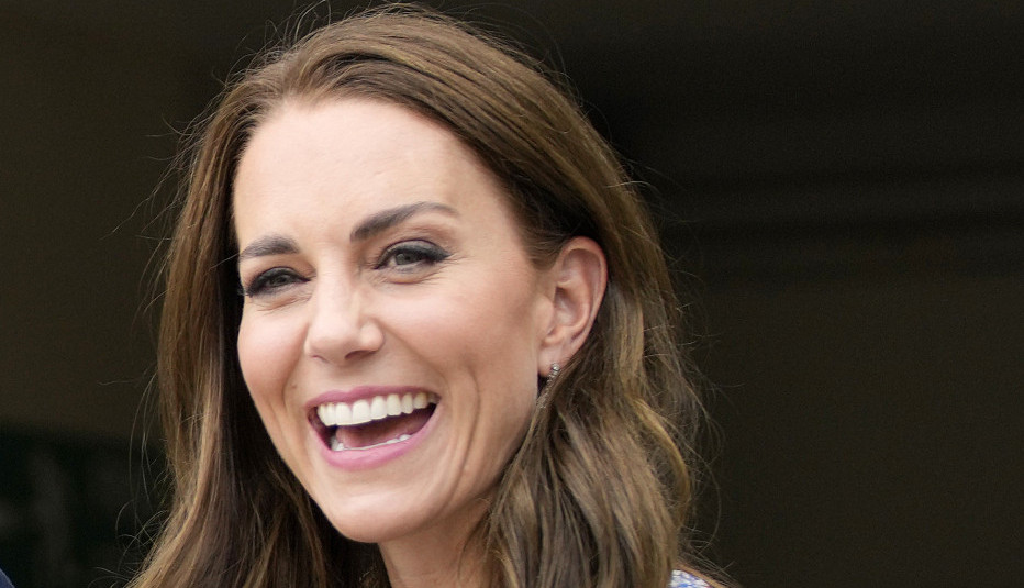 ISKOPIRAJTE PRINCEZU! Evo kako se Kejt Midlton oblači na nezvaničnom putovanju! (FOTO)