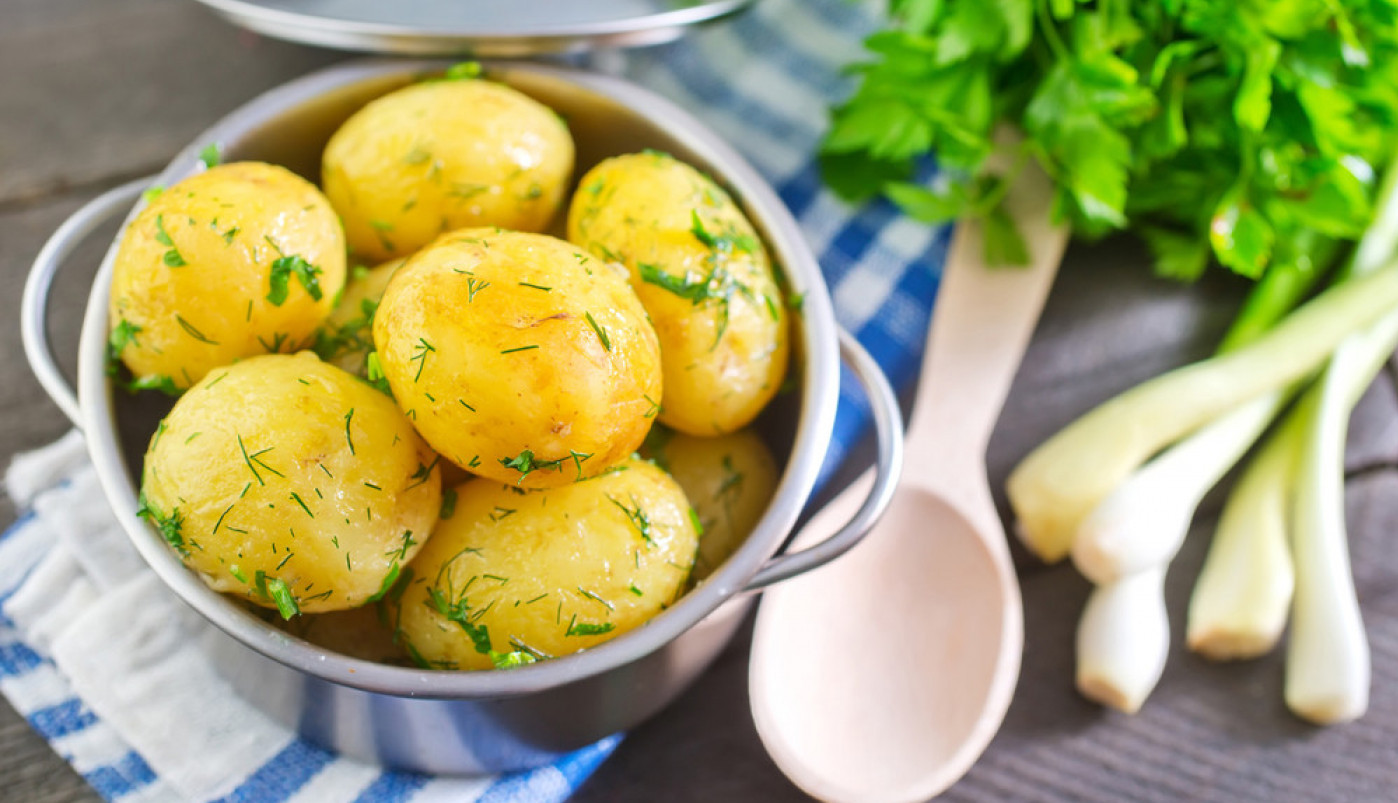 Zašto treba da koristite SIRĆE KAD KUVATE KROMPIR? Ovo možda niste znali!