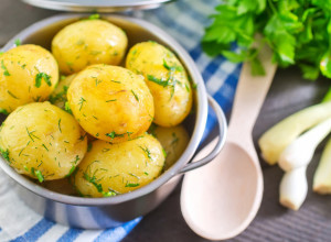 Zašto treba da koristite SIRĆE KAD KUVATE KROMPIR? Ovo možda niste znali!