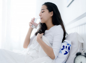 Treba li ujutru da pijemo vodu? Krajnje vreme je da ne pravite iste greške!