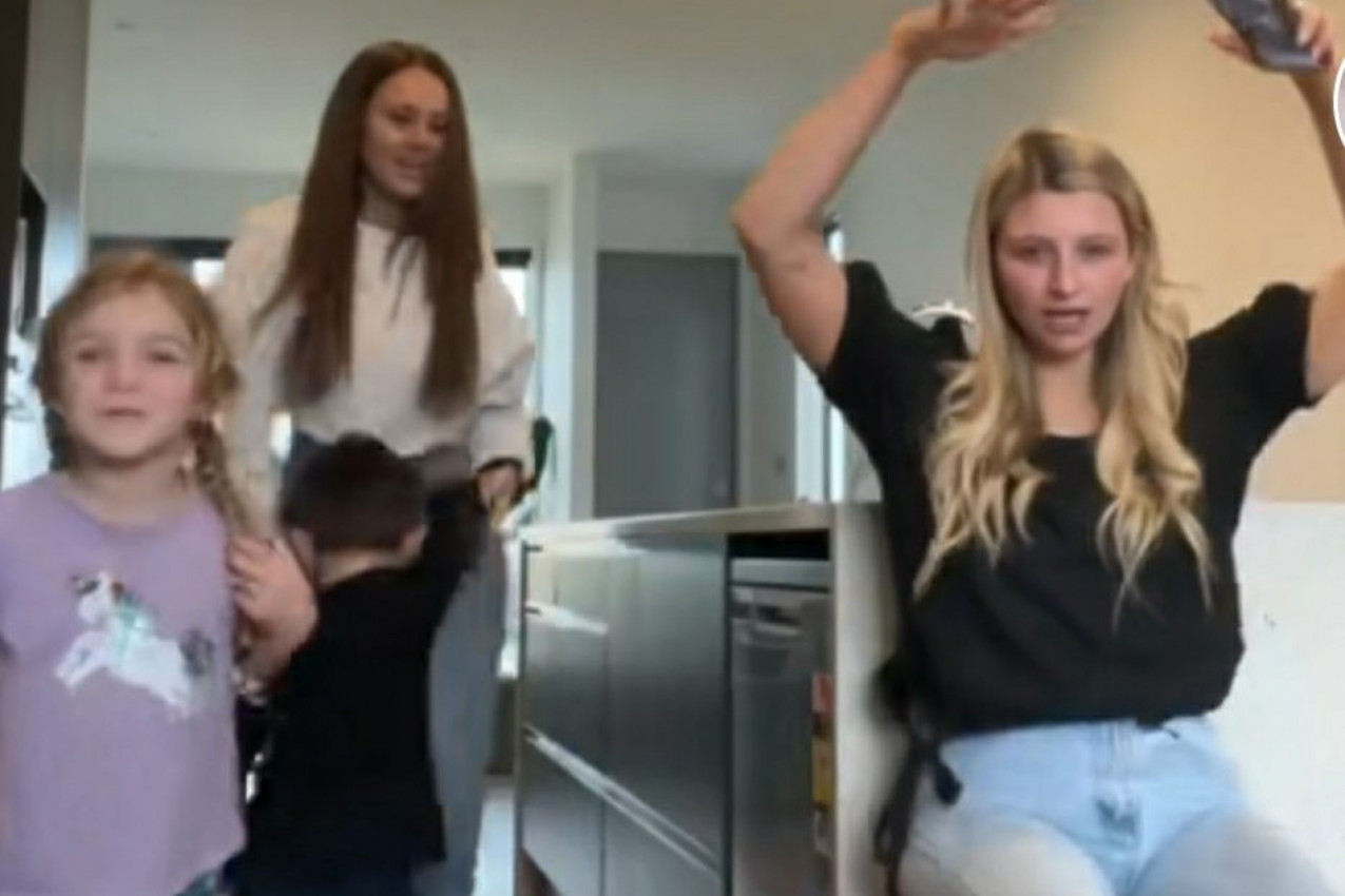 Nisu u vezi ali su se odlučile na OVAJ korak! Dve PRIJATELJICE su samohrane majke i zajedno podižu svoju decu