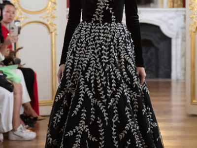 Crna haljina sa listićima