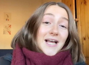 Ovu devojku je zabolelo GRLO,  a nedugo zatim dobila je osip, a dijagnoza joj je LEOPARD KOŽA na koju je ona veoma PONOSNA! (FOTO+VIDEO)