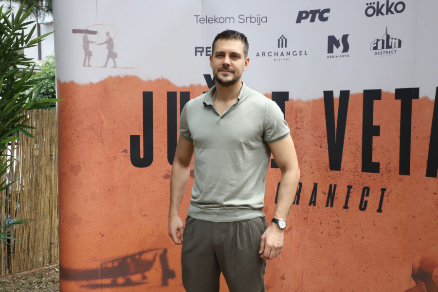 BUĆNUO SE BIKOVIĆ: Miloš u ulozi Male sirene! (FOTO)