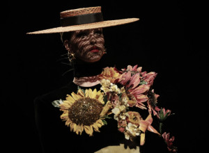 GOLUB umesto brushaltera i CVEĆE ZA BUJNIJE GRUDI! Nova moda definitivno pomera sve granice! (FOTO)