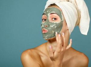 Briše bore, uklanja podočnjake i akne, pomaže kod ujeda komaraca! MORATE PROBATI MAGIJU OVE PRIRODNE SUPSTANCE!