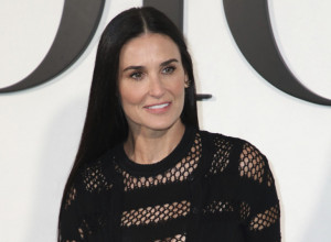 Oduvek je oduzimala dah, a EVO KAKO IZGLEDA NA PRAGU SEDME DECENIJE! Skinula se i sve pokazala, a tek što ima partnera! (FOTO)