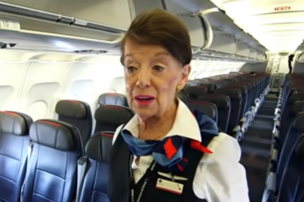 Ona je NAJSTARIJA STJUARDESA NA SVETU! Šta mislite, koliko ima godina? (FOTO, VIDEO)