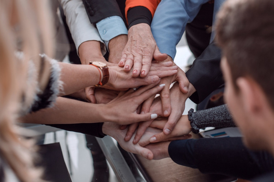 Oblik prstiju može da OTKRIJE VAŠU SUDBINU! Pogledajte pažljivo u šake!