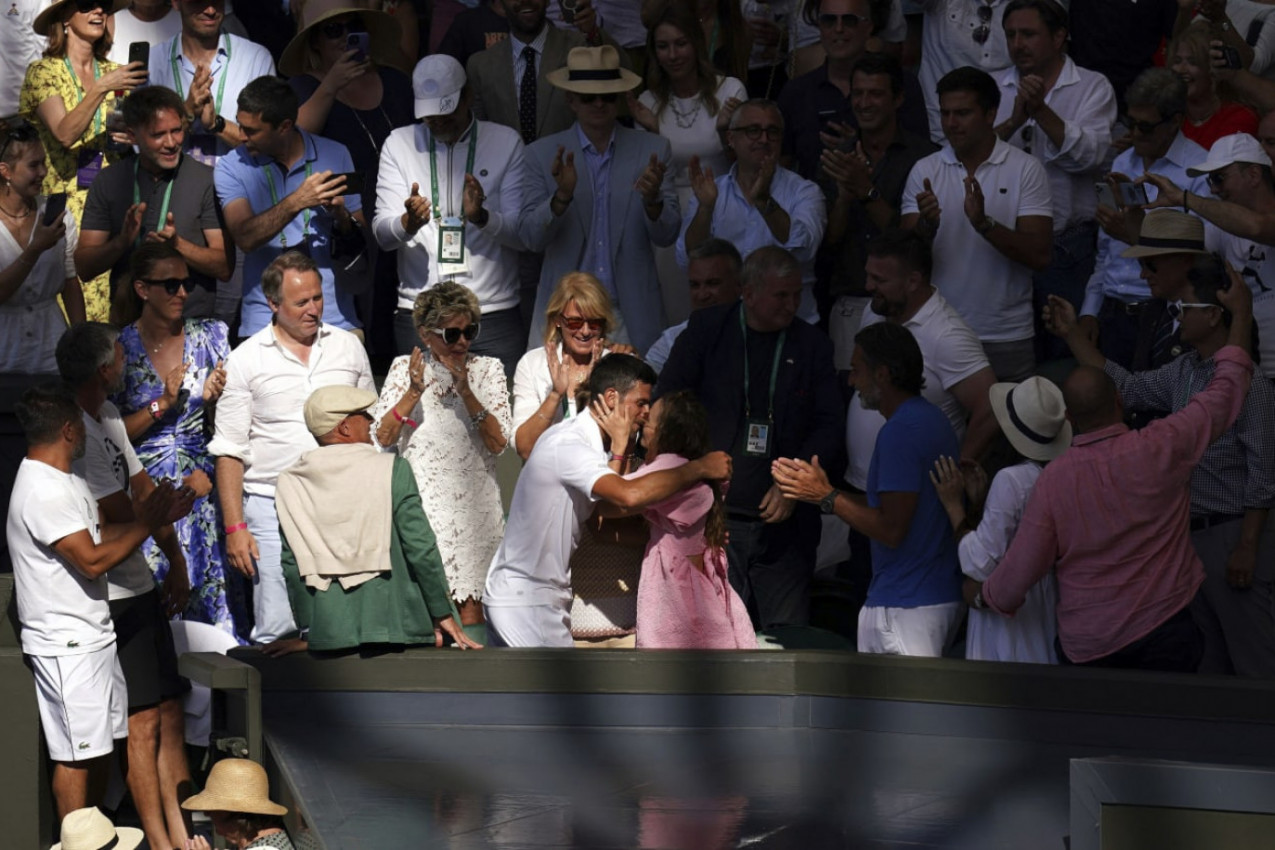 TAJNI SIMBOL HALJINE JELENE ĐOKOVIĆ! Ovo se krije iza kombinacije u koju je juče gledao svet! (FOTO)