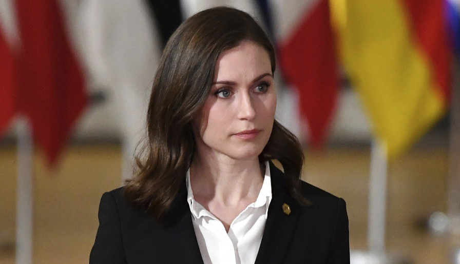 Premijerka U HALJINI KOJA KOŠTA 8 EVRA: Da li biste je vi poneli? (FOTO)