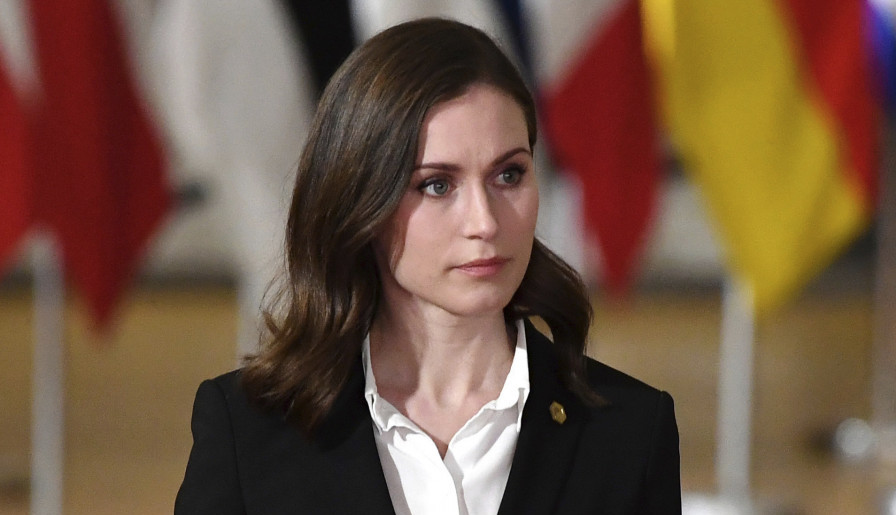 Premijerka U HALJINI KOJA KOŠTA 8 EVRA: Da li biste je vi poneli? (FOTO)