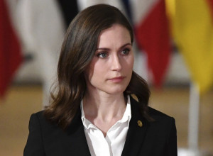 Premijerka U HALJINI KOJA KOŠTA 8 EVRA: Da li biste je vi poneli? (FOTO)