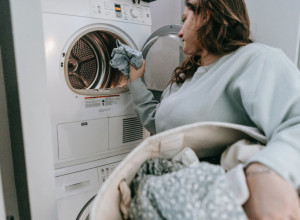Stavila je vlažnu maramicu u veš mašinu! Ono što se dogodilo POTPUNO JOJ JE PROMENILO MIŠLJENJE O PRANJU!