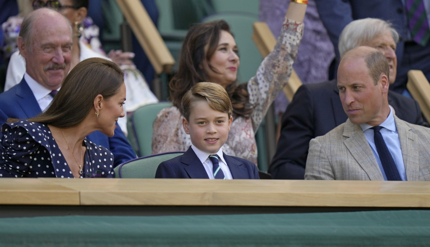 ŠTA TO RADI MALI PRINC DŽORDŽ NA VIMBLDONU, svet u šoku?! Nove roditeljske nevolje za princa Vilijama i Kejt Midlton, OVO JE MALO KO PRIMETIO! (FOTO)