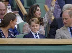 ŠTA TO RADI MALI PRINC DŽORDŽ NA VIMBLDONU, svet u šoku?! Nove roditeljske nevolje za princa Vilijama i Kejt Midlton, OVO JE MALO KO PRIMETIO! (FOTO)